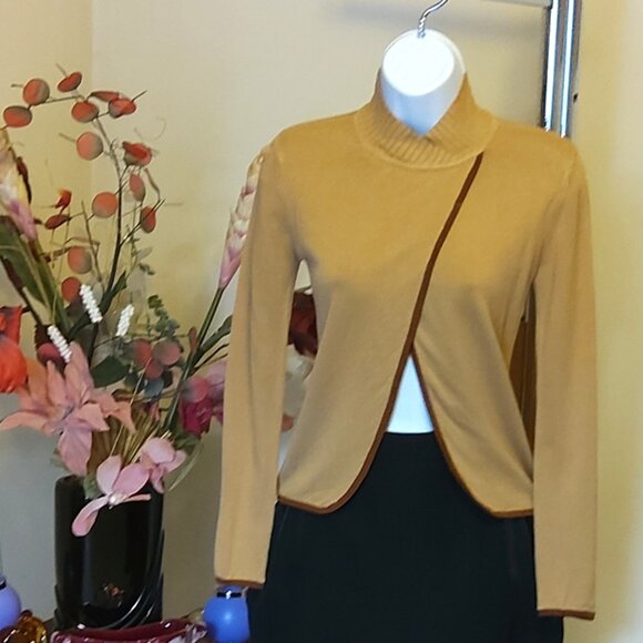 NWT Women’s Lightweight Mock Neck Long Sleeve Yellow Knit Cardigan Sweater XS S - Picture 4 of 7